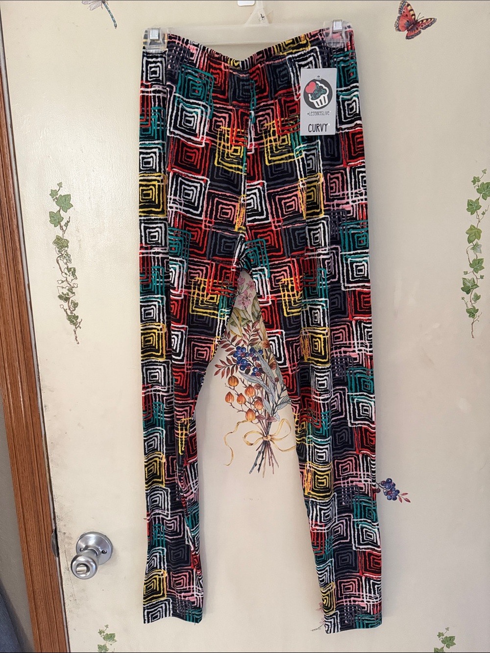 Curvy Women’s Multicolor Geometric Print Leggings - Black Multicolor